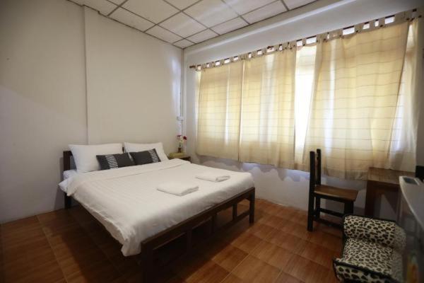 Banana Hostel Donmuang Бангкок Экстерьер фото