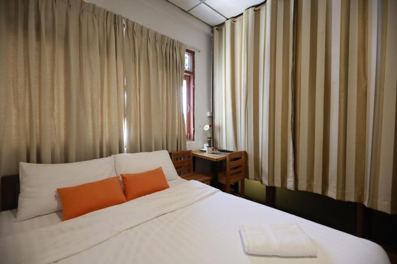 Banana Hostel Donmuang Бангкок Экстерьер фото