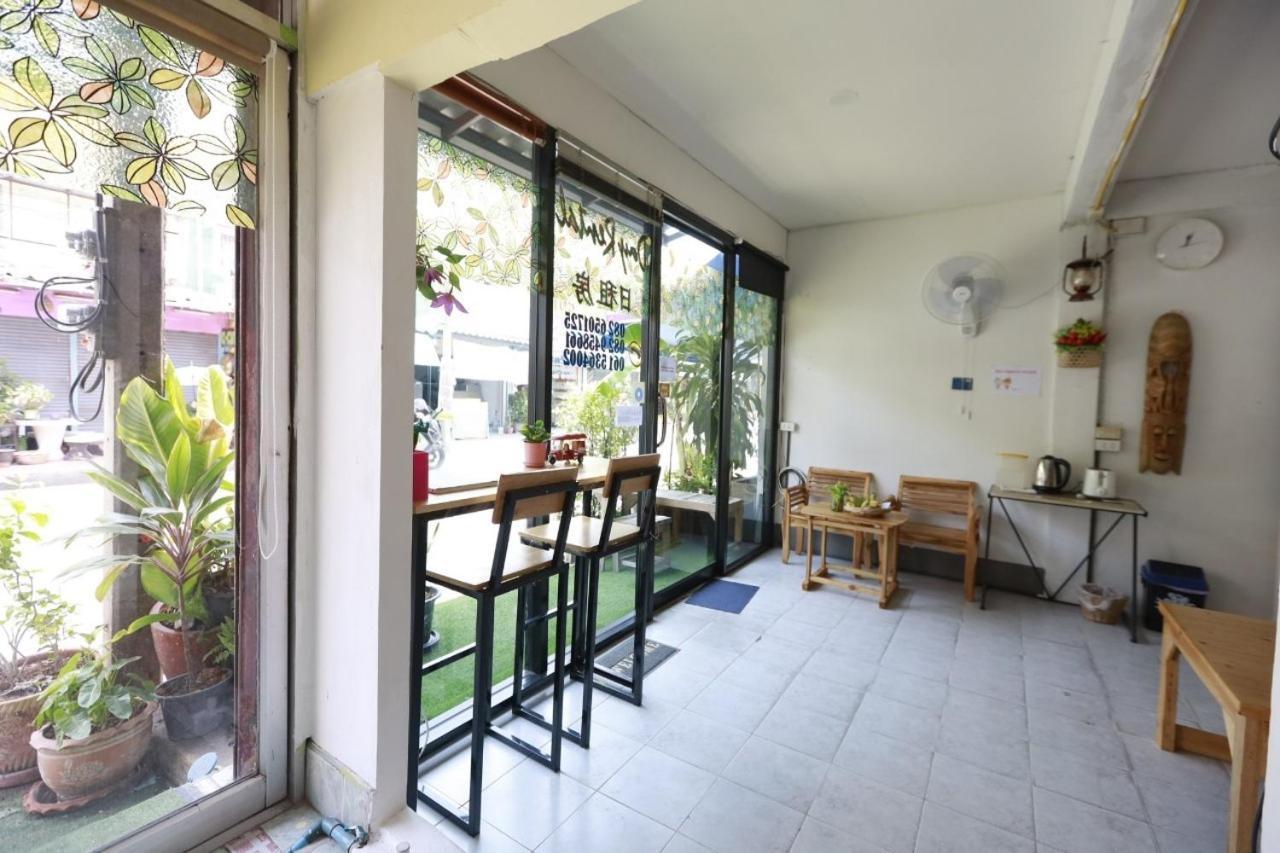 Banana Hostel Donmuang Бангкок Экстерьер фото